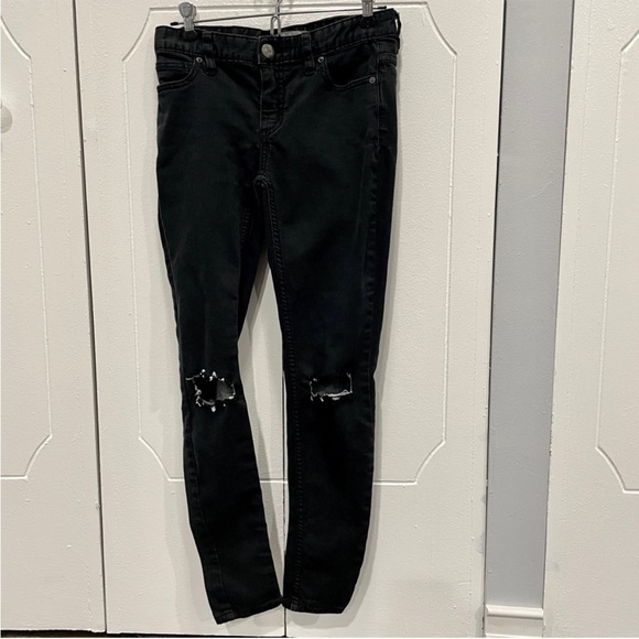 Free People Distressed Black Skinny Jeans - Picture 1 of 6